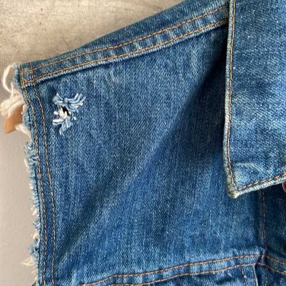 DIY Levi’s denim vest - Picture 4 of 5